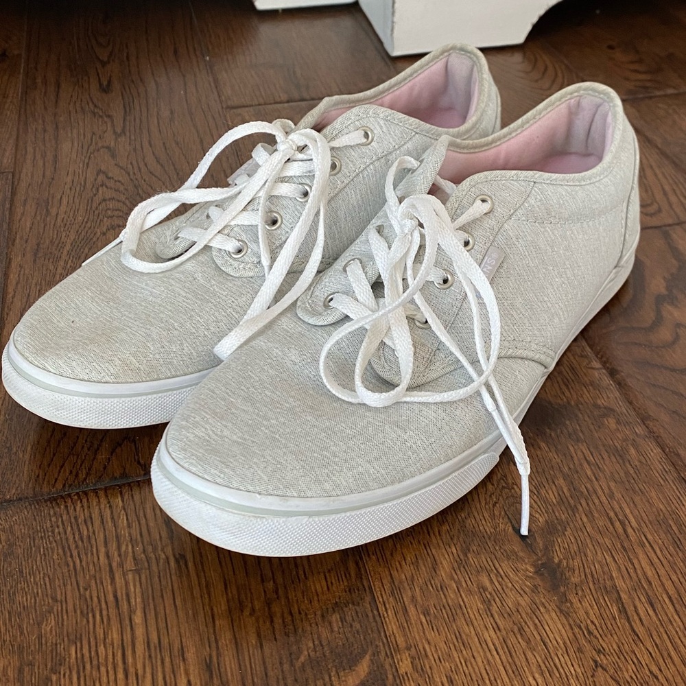 Women’s Vans 10
